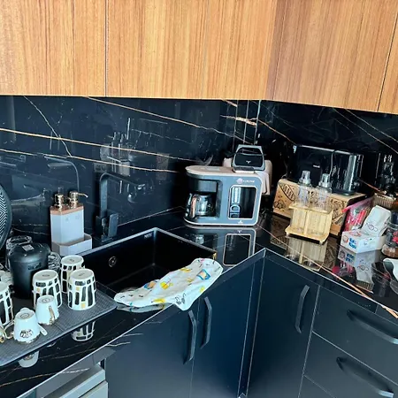 Konforlu Ve Nezih 凯里尼亚